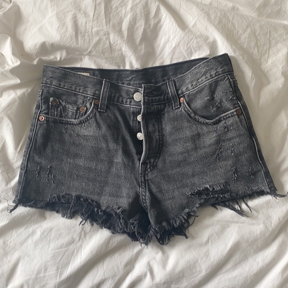 Levi 501 Shorts - Picture 3 of 7